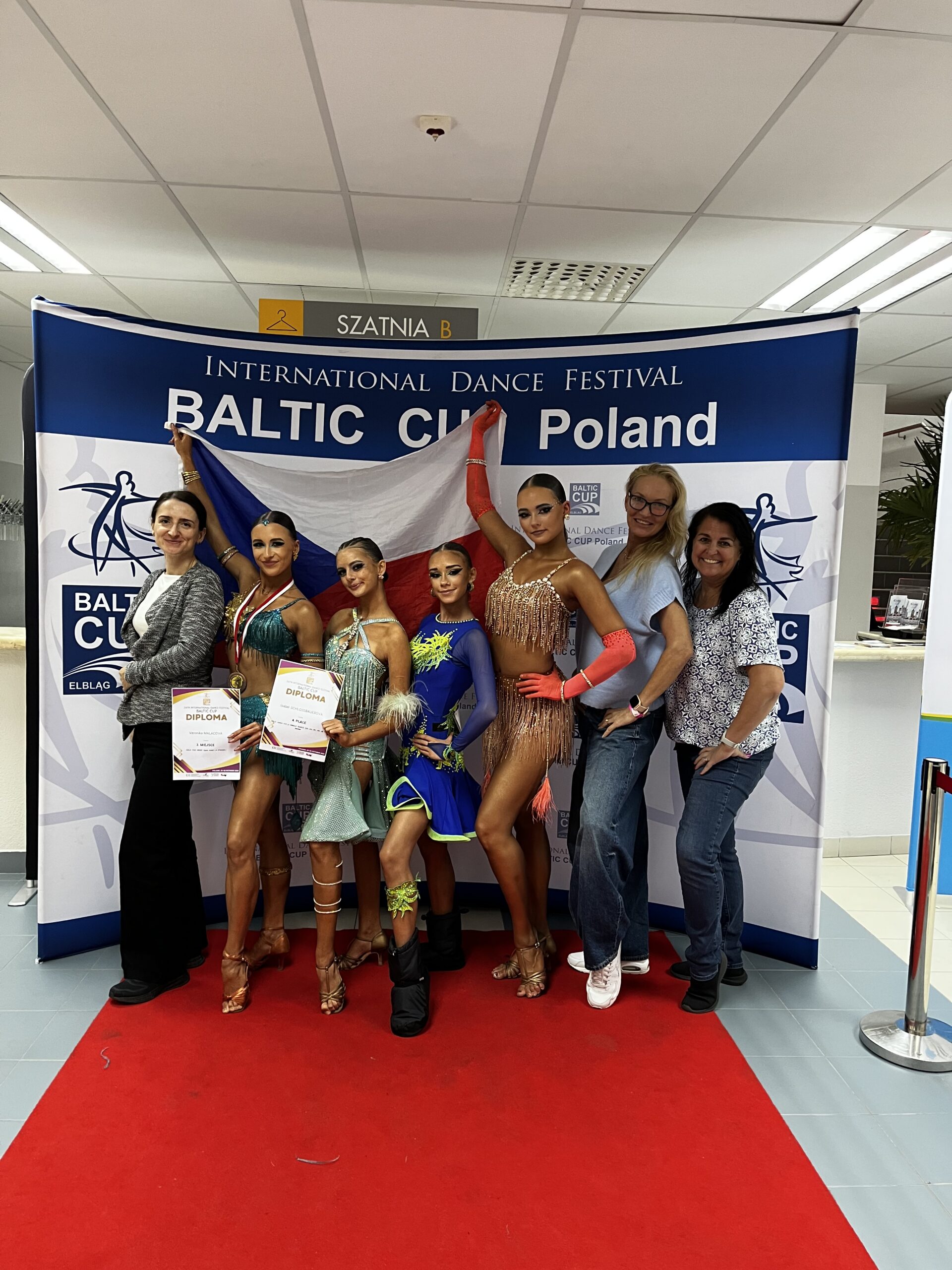 Soutěžní víkend 24.–25. 10. 2026: Zlato z Kladna, medaile z Polska a postup do kategorie A